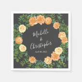 Dunkelgraue Peach Wedding Modern Floral Serviette (Vorderseite)