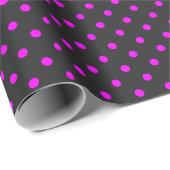 Dunkelgraue und rosa Polka-Punkte Geschenkpapier (Rolleneckpunkt)