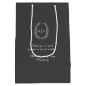 Dunkelgraue, weiße Blätter, ovale Kranz-Monogramm- Mittlere Geschenktüte (Rückseite)