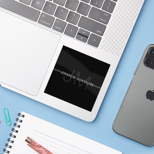 Dunkelgraues Monogramm, Name und geometrischer Str Aufkleber (Laptop mit iPhone)