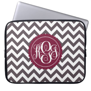 Dunkelgraues weißes Monogramm-Zickzack Muster Laptopschutzhülle