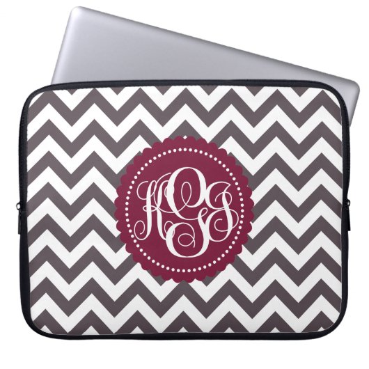 Dunkelgraues weißes Monogramm-Zickzack Muster Laptopschutzhülle (Vorderseite)