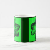Dunkelgrün auf hellgrünen Amaryllis Kaffeetasse (Mittel)
