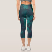 Dunkelgrüne Efeu Blätter Wasser fällt Capri Leggings (Rückseite)