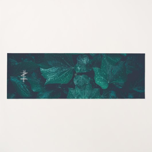 Dunkelgrüne Efeu-Blätter Wasser fällt Monogramm Yogamatte (Vorderseite (Horizontal))