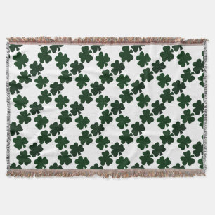 Dunkelgrüne Kleeblätter Decke