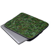 Dunkelgrüne Spiralen sind bei farbigem Bild transp Laptopschutzhülle (Vorne Knopf)
