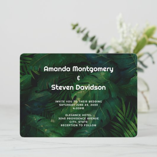 Dunkelgrüne tropische Blätter Muster Hochzeit Einladung (Stehend Vorderseite)