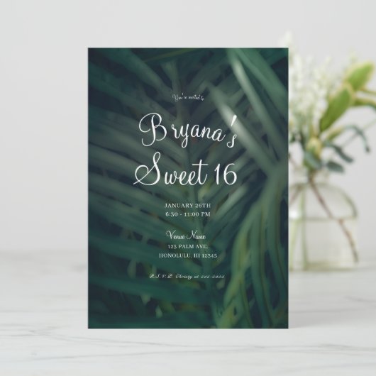 Dunkelgrüne tropische Palmen Blätter Sweet 16 Part Einladung (Stehend Vorderseite)