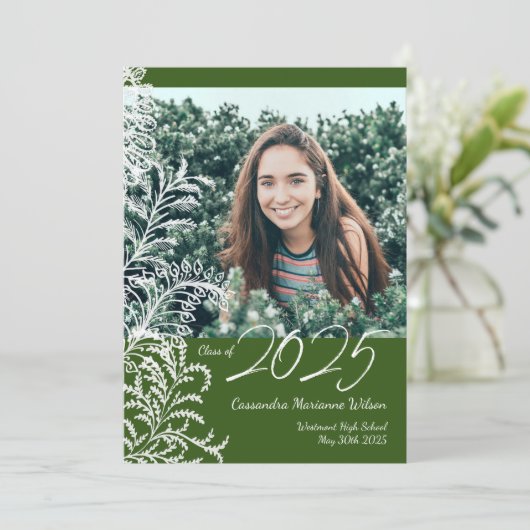 Dunkelgrüner Fern Vintager Foto Abschluss Einladung (Stehend Vorderseite)