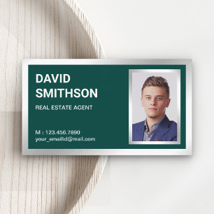 Dunkelgrüner Silberstreifen am Anwesen Realtor Fot Visitenkarte
