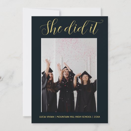 Dunkelgrüner Thementypografie Foto Abschluss Einladung (Vorderseite)