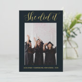 Dunkelgrüner Thementypografie Foto Abschluss Einladung (Stehend Vorderseite)