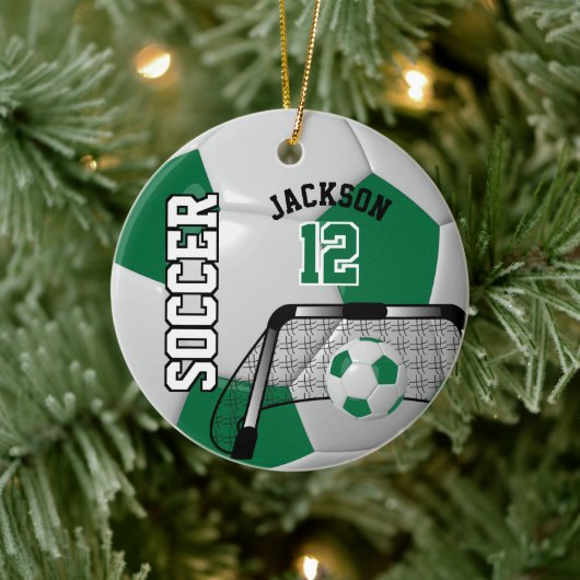 Dunkelgrüner und weißer Fußball Keramik Ornament (Baum)
