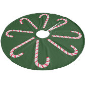 Dunkelgrünes Candy Cane Tree Skirt Fleece Weihnachtsbaumdecke (Schrägansicht)