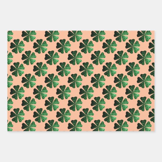 Dunkelgrünes funkelnd Kleeblatt auf Pfirsich Geschenkpapier Set (Vorderseite)