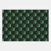 Dunkelgrünes funkelnd Kleeblatt auf schwarz Geschenkpapier Set (Vorderseite)