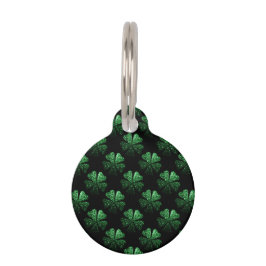 Dunkelgrünes funkelnd Kleeblatt auf schwarz Haustiermarke