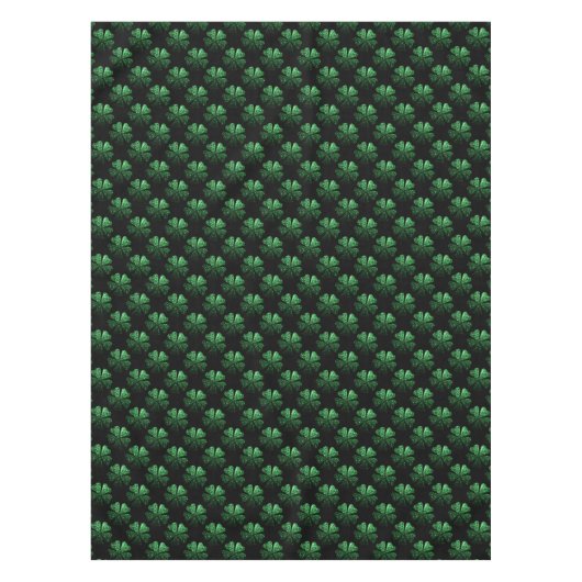 Dunkelgrünes funkelnd Kleeblatt auf schwarz Tischdecke (Vorderseite)