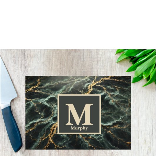 Dunkelgrünes Marmor und Goldvene-Monogramm Schneidebrett
