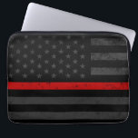 Dunkelheit beunruhigte Feuerwehrmann-Flagge Laptopschutzhülle<br><div class="desc">Eine Dunkelheit beunruhigte Art Feuerwehrmannflagge Laptoptasche.</div>