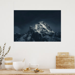 Dunkelheit und Berg Poster