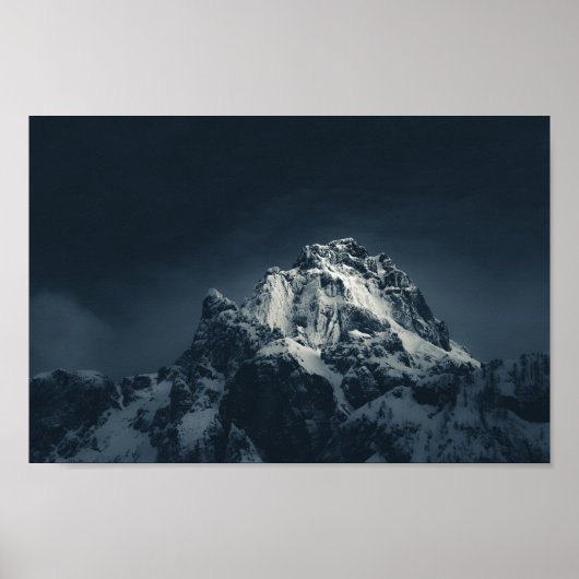 Dunkelheit und Berge Poster (Vorne)