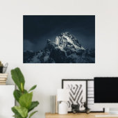 Dunkelheit und Berge Poster (Heimbüro)