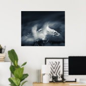 Dunkelheit und Chaos über dem Berg Poster (Heimbüro)