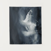 Dunkelheit und Chaos über dem Berg Wandteppich (Vorderseite)