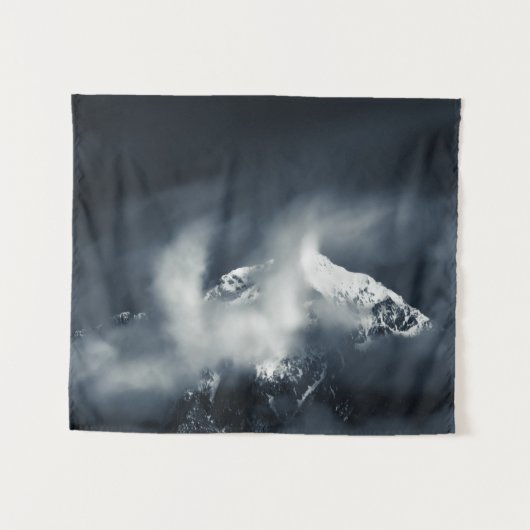 Dunkelheit und Chaos über dem Berg Wandteppich (Vorderseite (Horizontal))