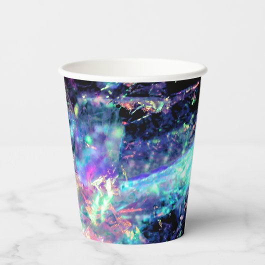 Dunkelheit und helles, dunkles Opal-Kristall: Pappbecher (Rückseite)