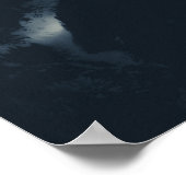 Dunkelheit und Wolken über den Bergen Poster (Ecke)