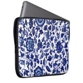 Dunkelmarineblau-Blumenmuster auf Weiß Laptopschutzhülle (Vorne Rechts)