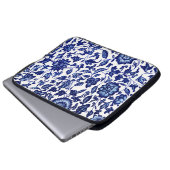 Dunkelmarineblau-Blumenmuster auf Weiß Laptopschutzhülle (Vorne Knopf)