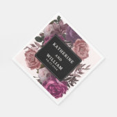 Dunkelmoody-Bordeaux-Blütenblütenhochzeit Serviette (Ecke)