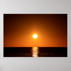 Dunkelorangefarbiger Sonnenuntergang mit Poster