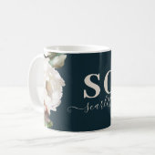 Dunkelromantische Blumen-Initialen Geschenk elegan Kaffeetasse (Vorderseite Links)