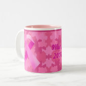 Dunkelrosa Camouflage Pink Ribbon Date Tasse (Vorderseite Links)
