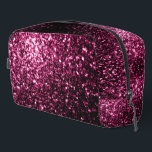 Dunkelrosa Imitate Glitzer Glitzern Waschbeutel<br><div class="desc">Rosa Imitate Glitzer Glitzern Tasche. Coole Mode-Accessoires für sie. Schöne mädchenhafte glamouröse glänzende Glitzer Glitzern Design. Erstellen Sie ein einzigartiges und personalisiertes Geschenk mit einer benutzerdefinierten Touch! Foto der Glitzern,  nicht echter Glitzer!</div>
