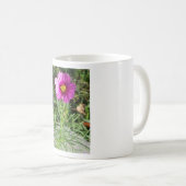 Dunkelrosa Kosmos daisy Blume Kaffeetasse (VorderseiteRechts)