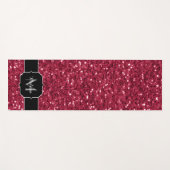Dunkelrosa Magenta-Imitate Glitzern Monogramm Yogamatte (Vorderseite (Horizontal))