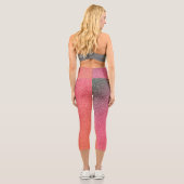 Dunkelrosa-orange-glänzende Glitzer Capri Leggings (Rückseite)