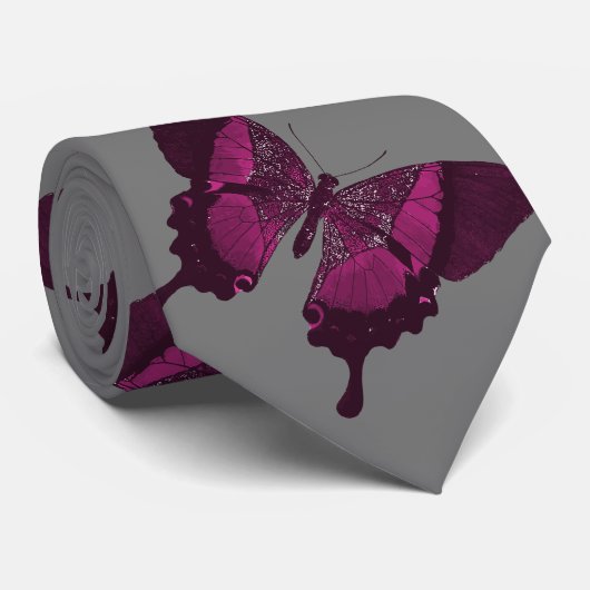 Dunkelrosa Schmetterling mit grauem Hintergrund Krawatte (Gerollt)