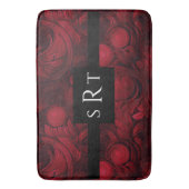 Dunkelrot Mit Monogramm Abstraktes Muster Badematte (Vorderseite Vertikal)