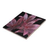 Dunkelrote Asiatische Lilien auf schwarzer Flora Fliese (Seite)