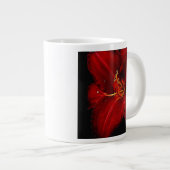 Dunkelrote Tiger-Lilie Jumbo-Tasse (Vorderseite Rechts)