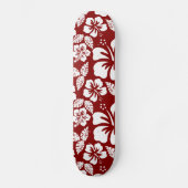 Dunkelroter tropischer Hibiskus Skateboard (Vorderseite)