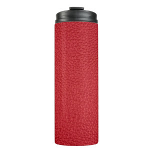 Dunkelrotes Kunstleder in der Nähe. Thermosbecher