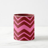 Dunkelrotes Rosa Chevron-Zickzack-Design  Tasse (Zentrum)
